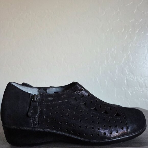 Drew Metro Perforated Leather Low Wedge Slip-On Shoes Black 8.5 WIDE Orthopedic - Picture 1 of 12